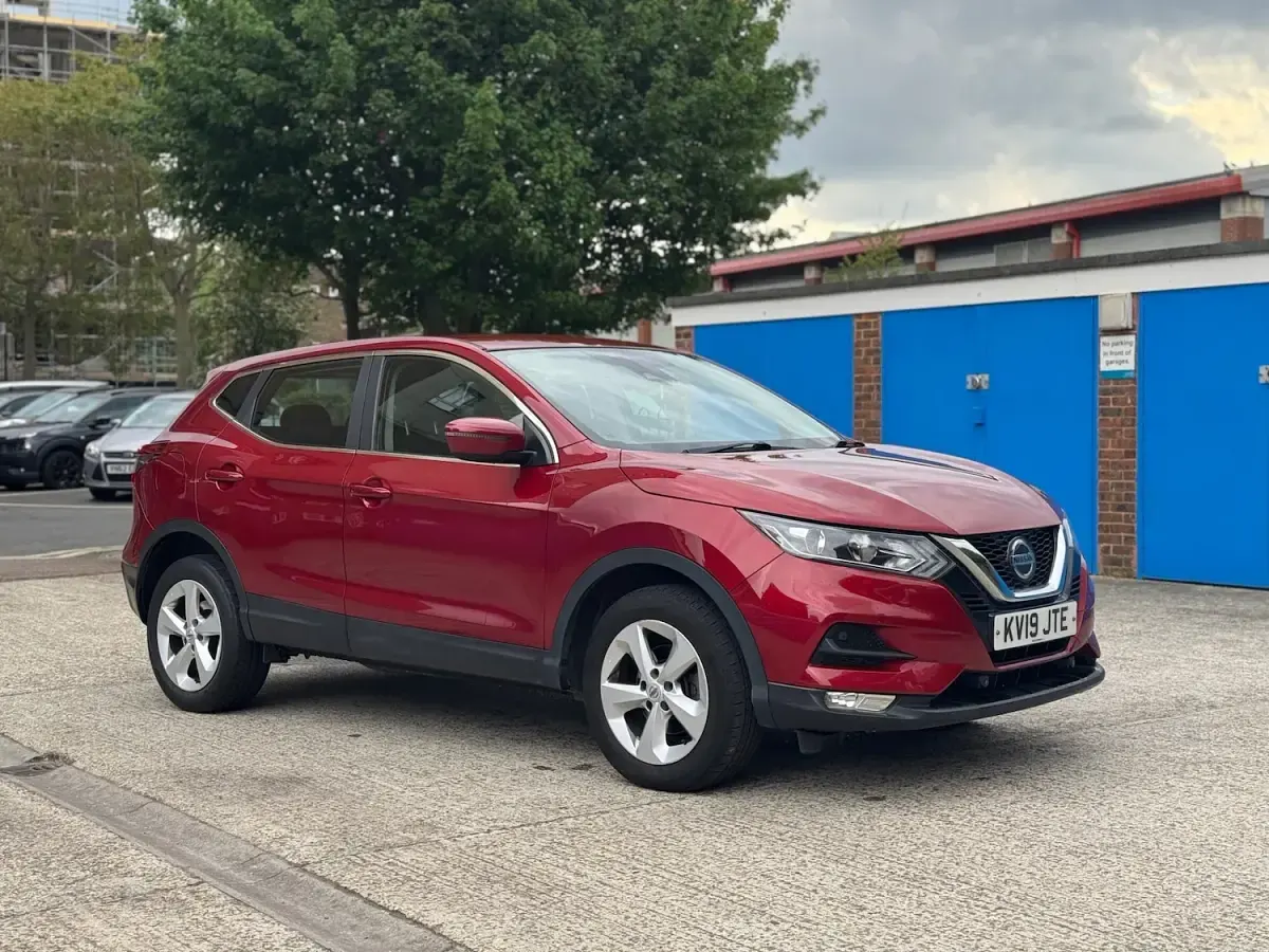 Used Nissan Qashqai Acenta Premium 115 HP (84 kW) 2019 Red SUV