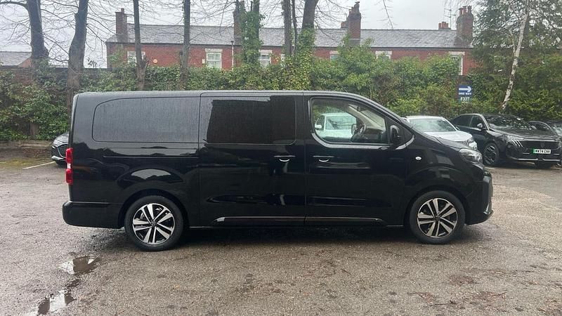 Used Peugeot e-Traveller Allure 98 kW (134 HP) 2025 Black MPV