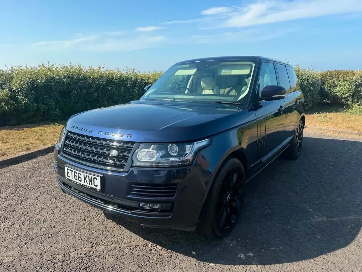 Used Land Rover Range Rover Vogue 258 HP (189 kW) 2017 Blue SUV
