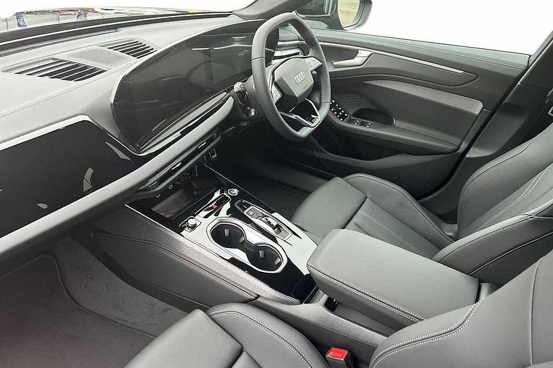 Used Audi A6 S-Line 2025 Midnight green metallic Estate