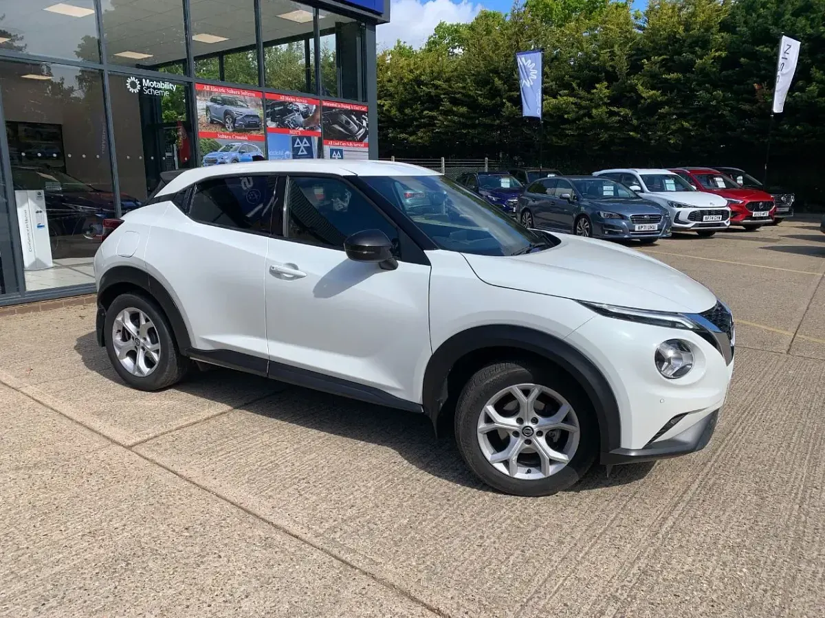 Used Nissan Juke N-Connecta 117 HP (86 kW) 2020 Arctic white SUV