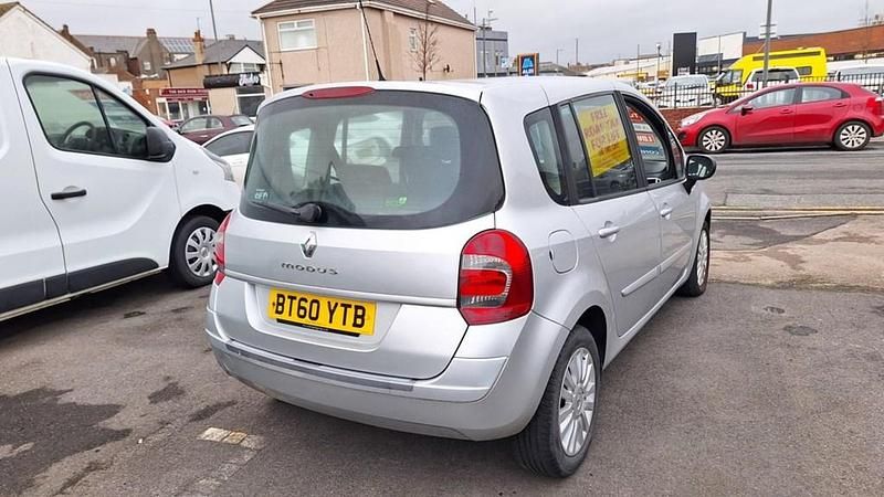 Used Renault Modus Dynamique 86 HP (63 kW) 2011 Silver MPV