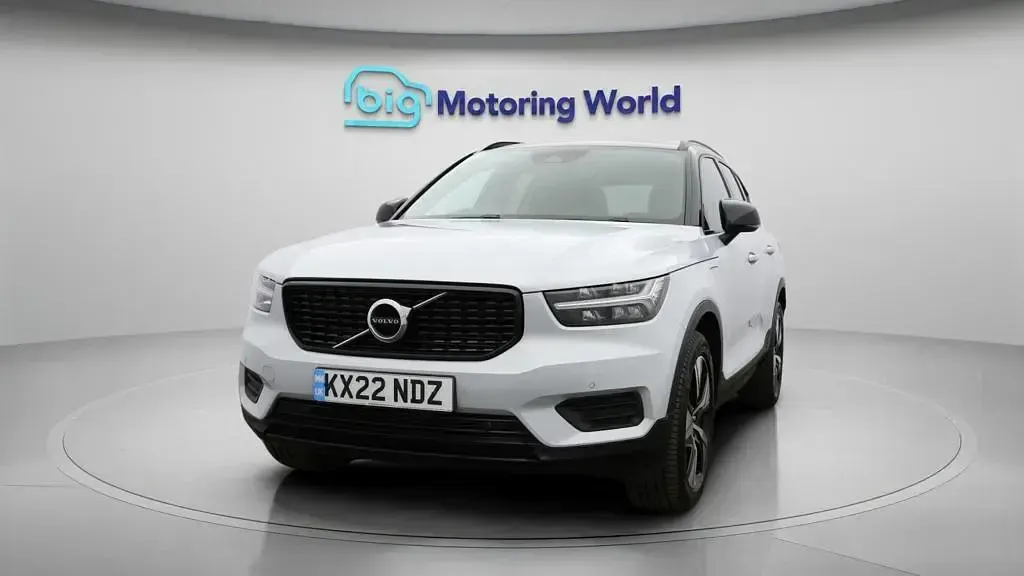 Used Volvo XC40 Plus 211 HP (155 kW) 2022 Silver SUV