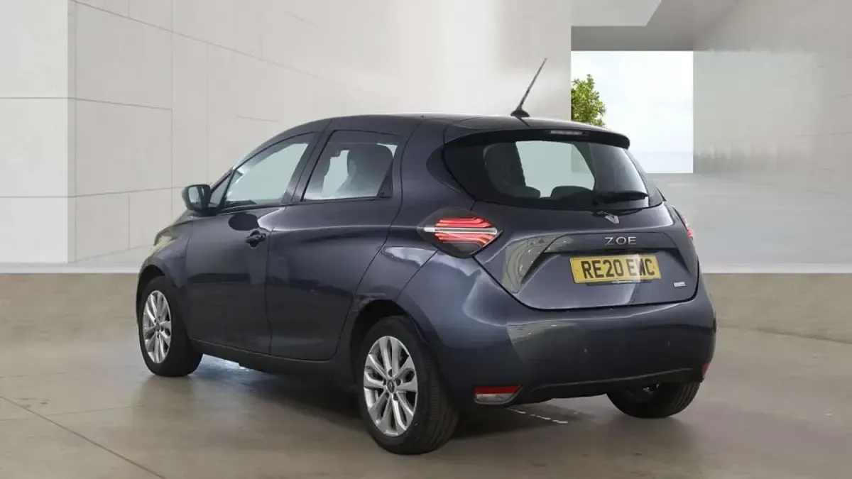 Usado Renault Zoe Iconic 80 kW (109 CV) 2020 Gris Utilitario