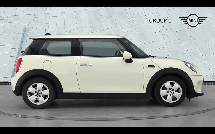 Used Mini Cooper Classic 136 HP (100 kW) 2019 White Hatchback