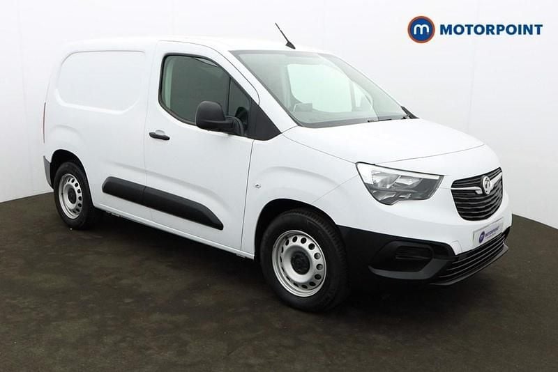 White Used 2023 Vauxhall Combo MPV | £10,549 (Super price) - Image 1/4