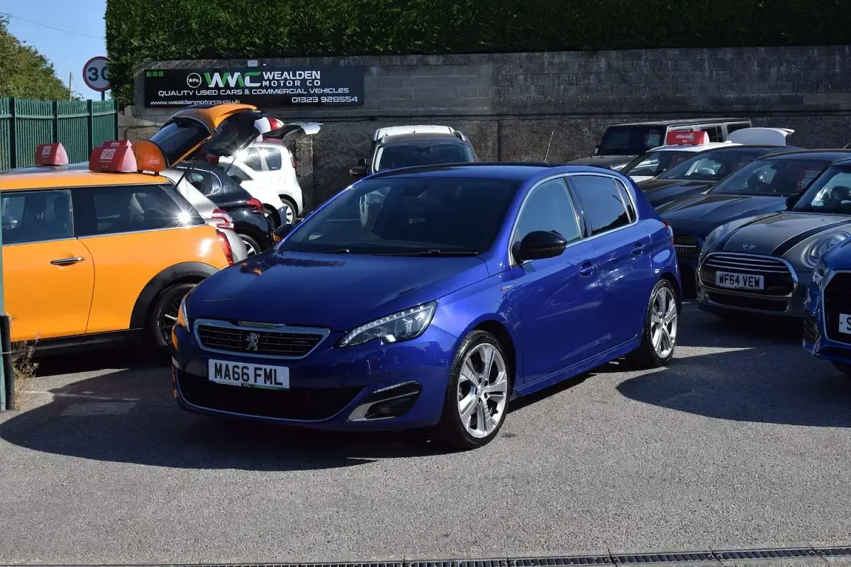 Used Peugeot 308 GT-line 130 HP (95 kW) 2016 Blue Hatchback