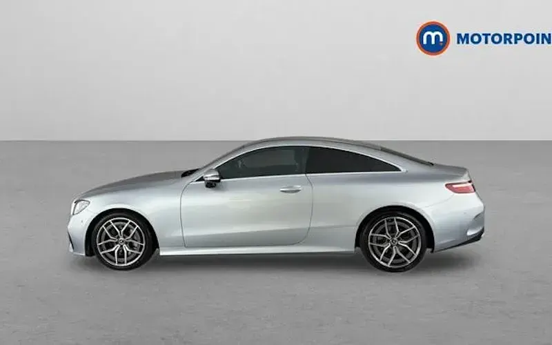 Usado Mercedes E300 AMG Line Premium 258 HP (189 kW) 2023 Coupé