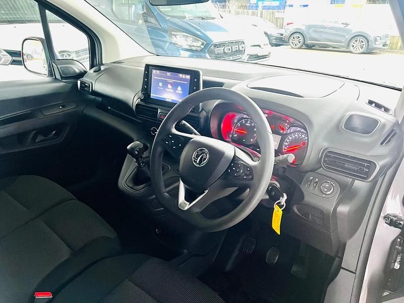 Used Vauxhall Combo S 100 HP (73 kW) 2023 Grey Van