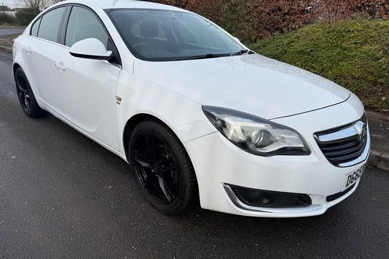 White Used 2015 Vauxhall Insignia SRi Hatchback | £3,495 (Good price) - Image 1/1