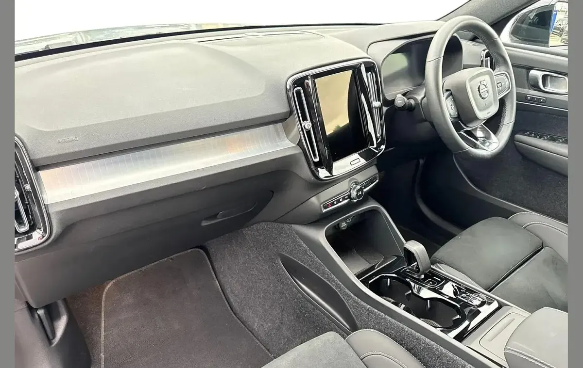 Used Volvo XC40 Plus 163 HP (119 kW) 2025 Vapour grey SUV