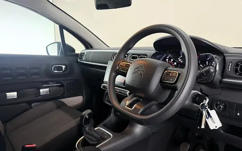 Used Citroën C3 PureTech 83 HP (61 kW) 2023 Beige Hatchback