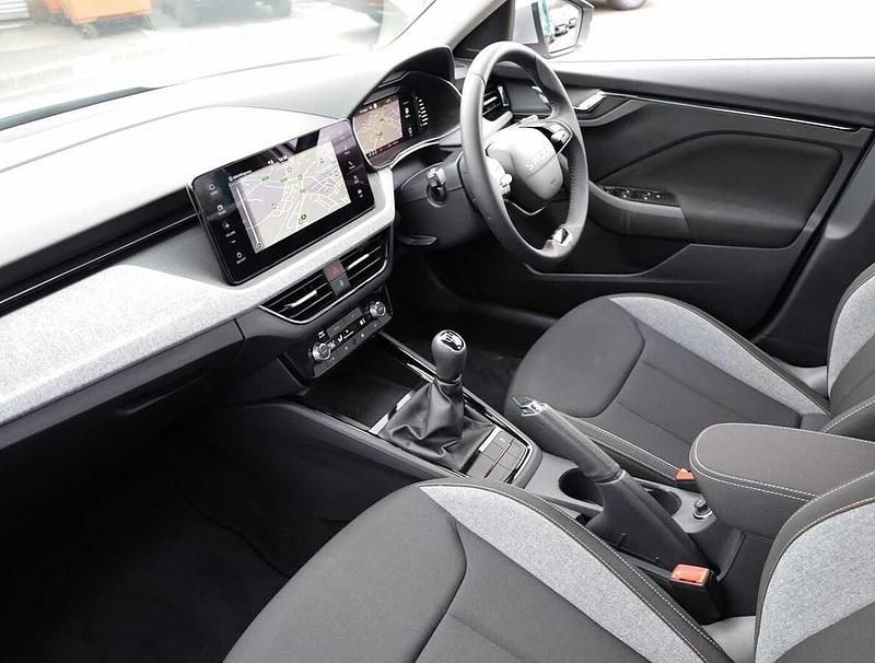 Used Skoda Kamiq SE 70 HP (51 kW) 2025 Brilliant silver metallic SUV