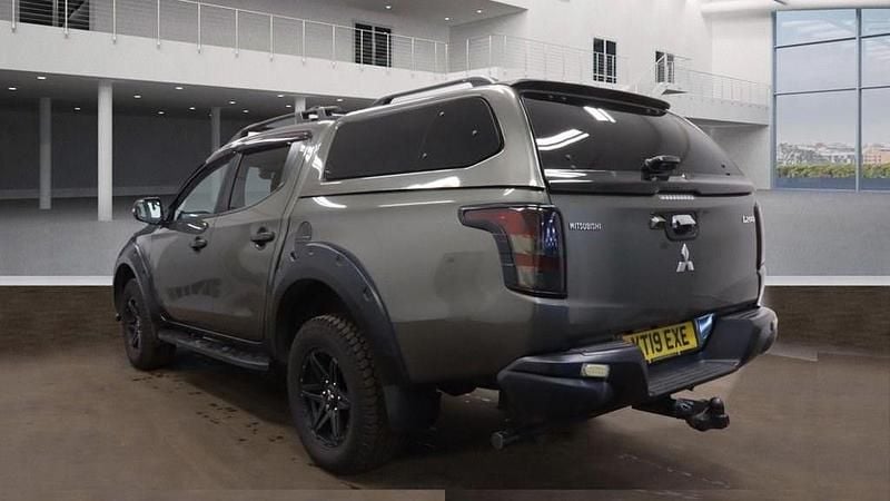 Used Mitsubishi L200 178 HP (130 kW) 2019 Green Pickup