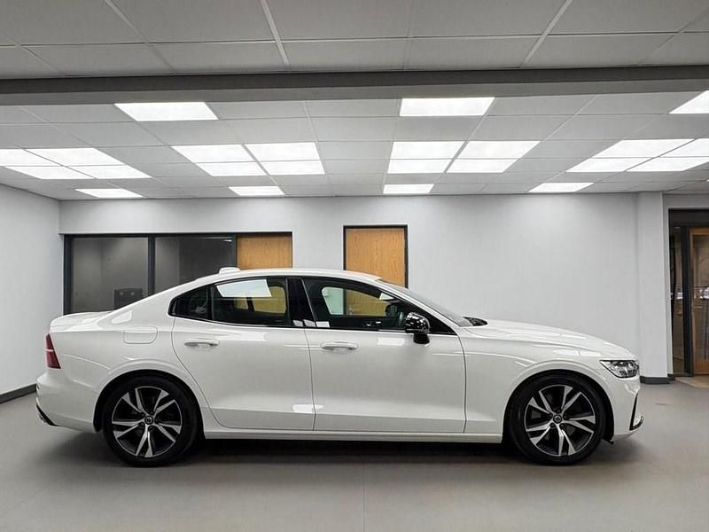 Used Volvo S60 R-Design 250 HP (183 kW) 2019 White Sedan