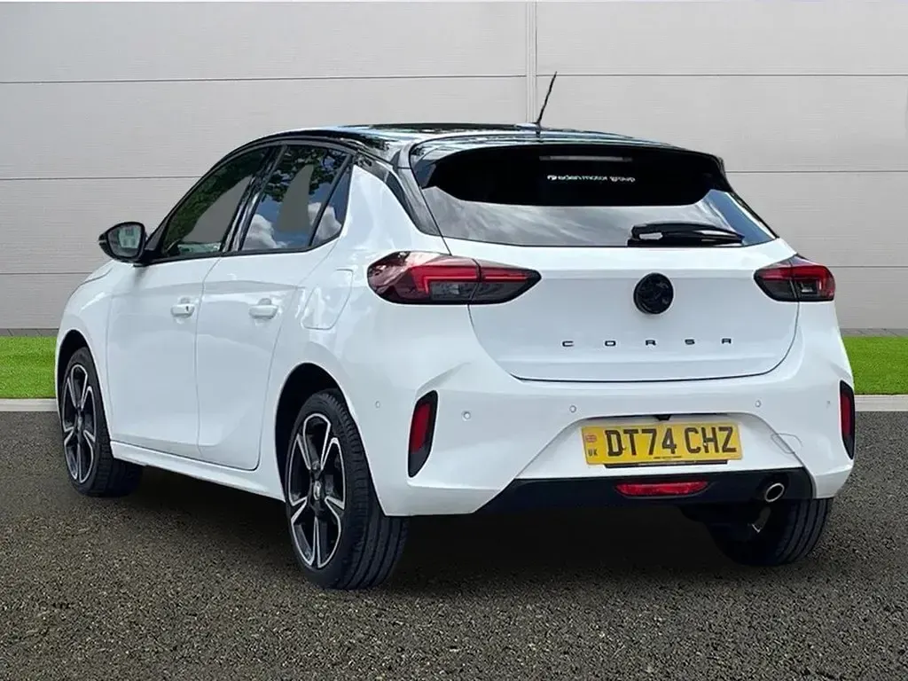 Used Vauxhall Corsa 100 HP (73 kW) 2024 White Hatchback