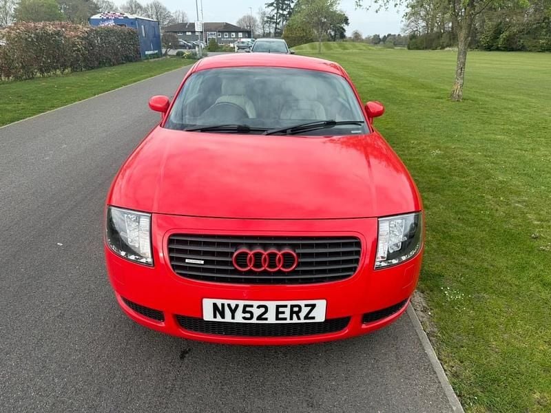 Begagnad Audi TT 225 HK (165 kW) 2003 Röd Sportkupé