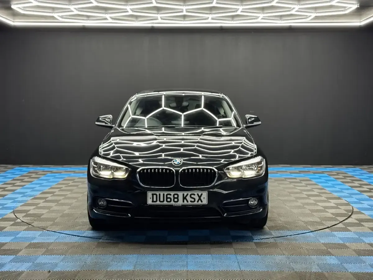 Używany BMW 118 Sport Line 2018 Czarny Hatchback
