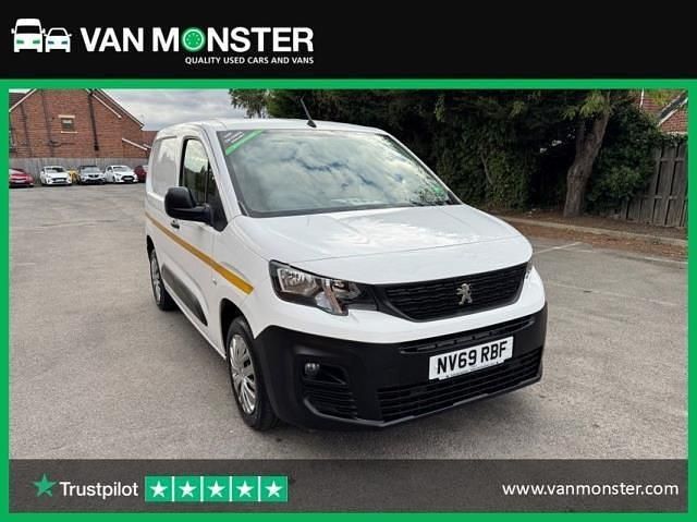 White Used 2020 Peugeot Partner MPV | £8,774 (Fair price) - Image 1/4