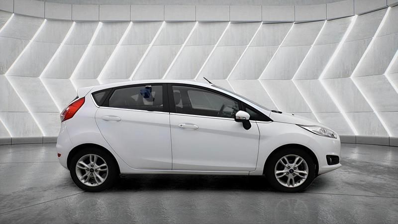 Used Ford Fiesta Zetec 2016 White Hatchback