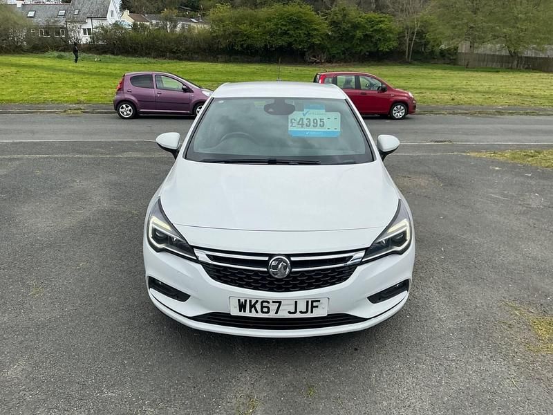 Used Vauxhall Astra SRi 2017 White Hatchback