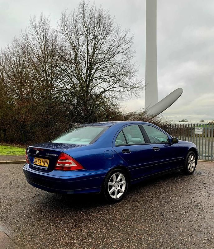 Used Mercedes C180 Classic 141 HP (103 kW) 2004 Blue Sedan