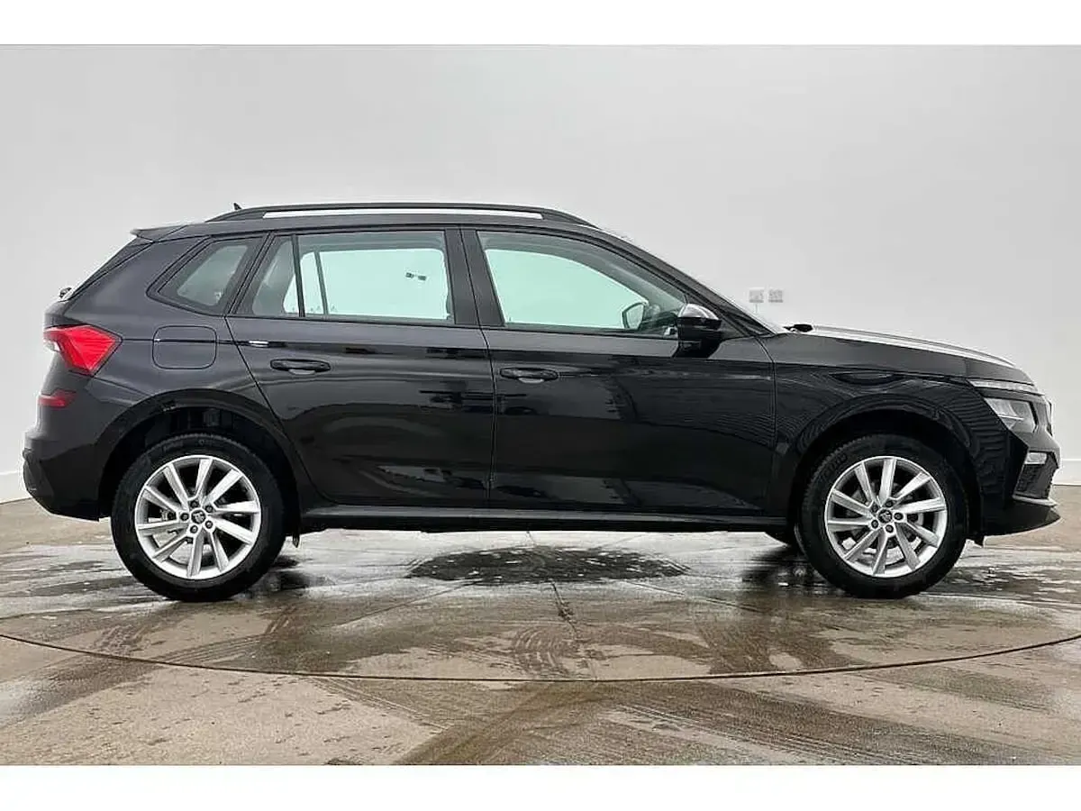 Used Skoda Kamiq SE 70 HP (51 kW) 2025 Black magic pearl effect SUV