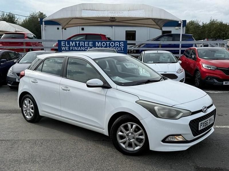 White Used 2016 Hyundai i20 Edition Hatchback | £5,999 (Fair price) - Image 1/4