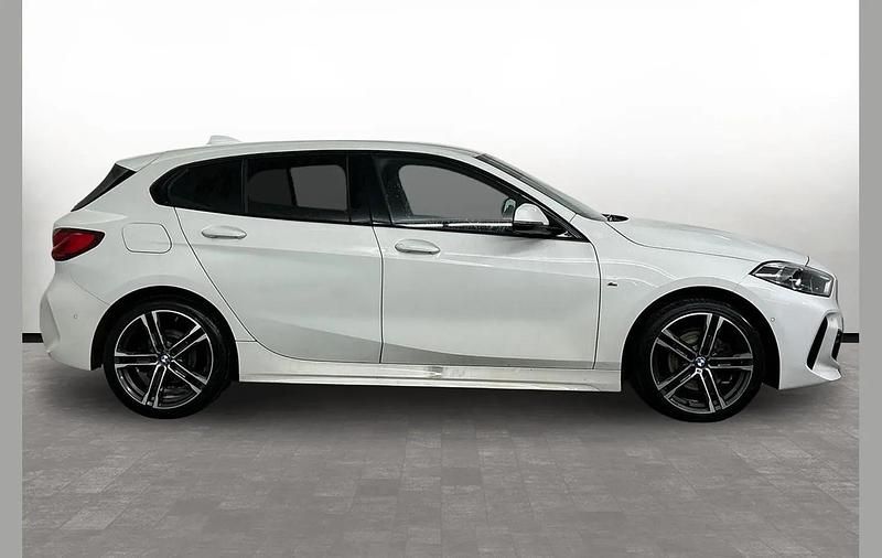 Usado BMW 118 M Sport 134 HP (98 kW) 2023 Branco Citadino