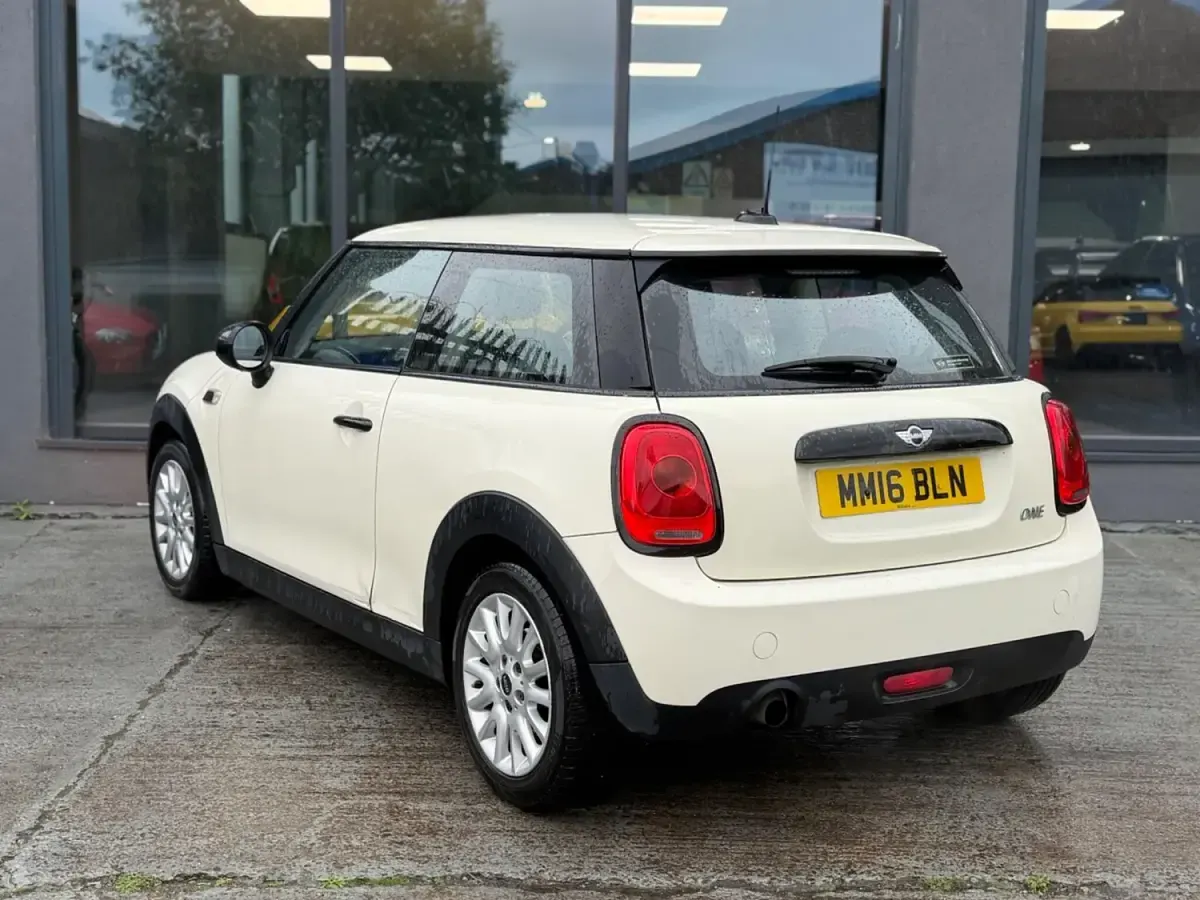 Używany Mini ONE Hatch 2016 Biały Hatchback