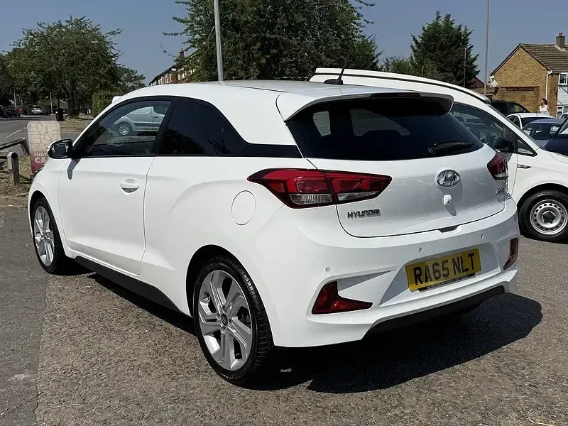 Used Hyundai i20 Sport 84 HP (61 kW) 2016 White Coupe