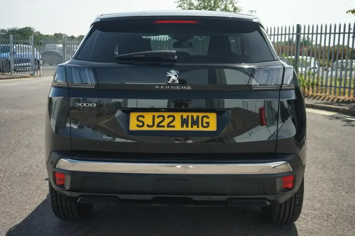 Used Peugeot 3008 Allure 131 HP (96 kW) 2022 Black SUV
