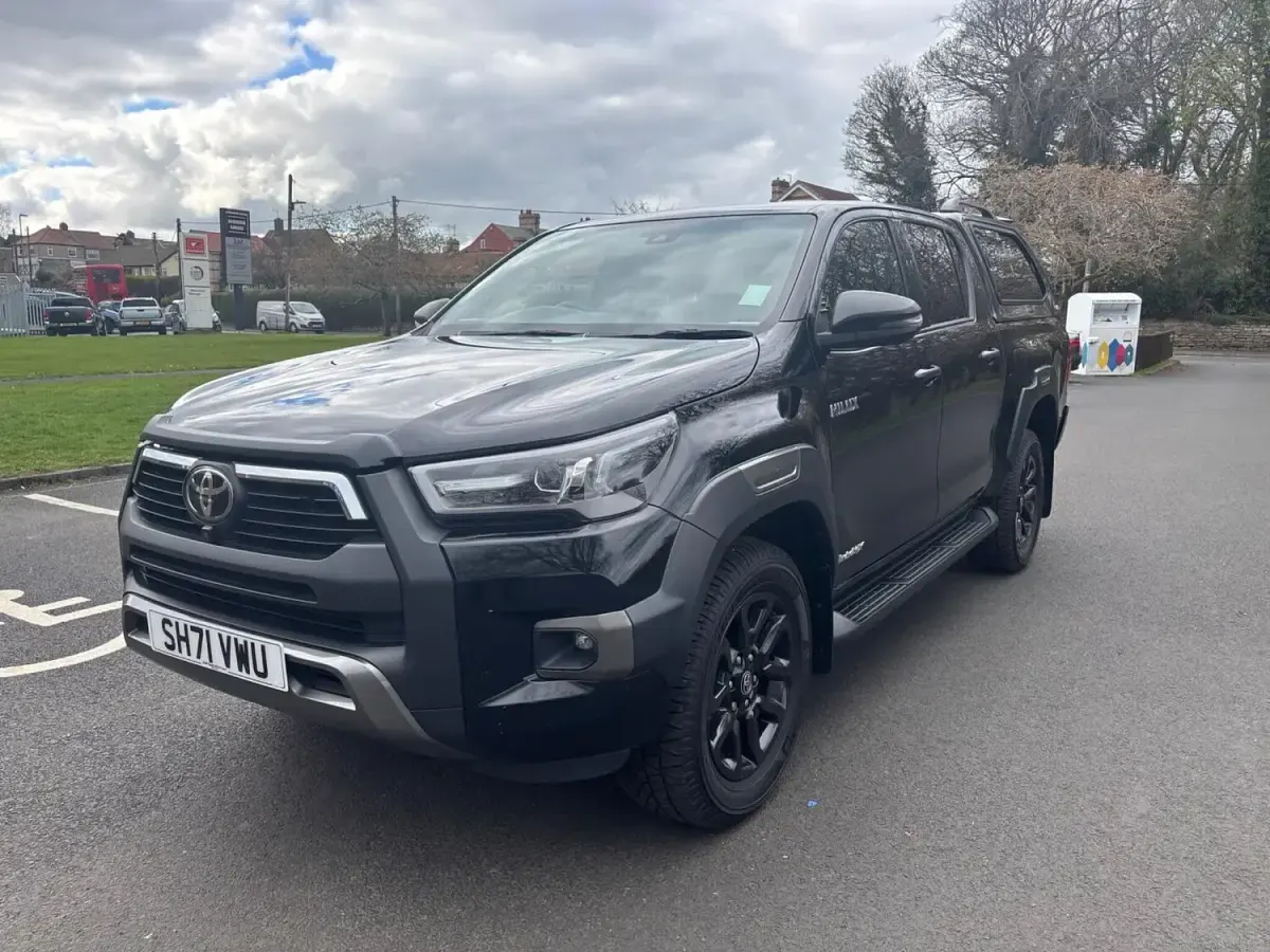 Used Toyota HiLux 201 HP (147 kW) 2022 Black Pickup