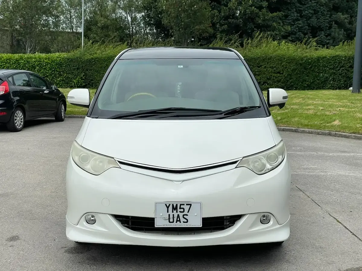Used Toyota Estima 170 HP (125 kW) 2019 White MPV