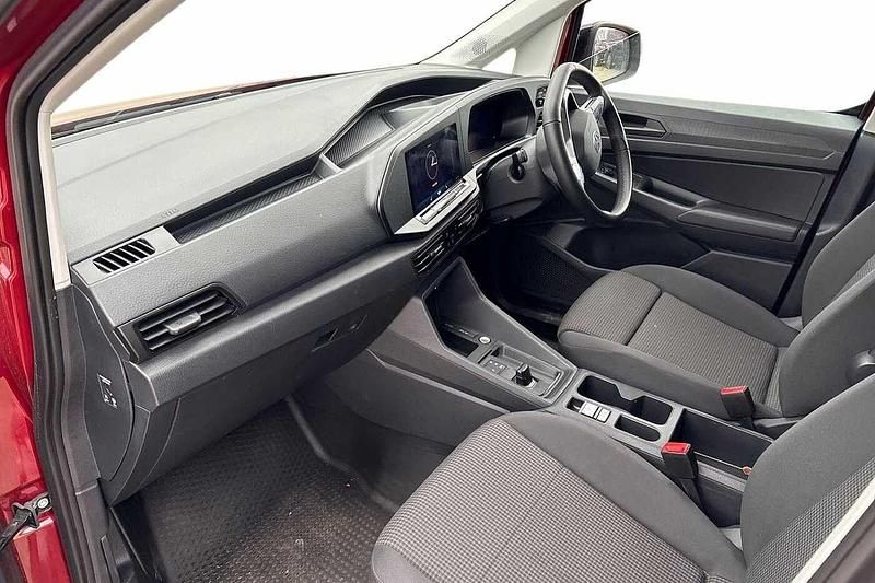 Begagnad VW Caddy Pro 122 HK (89 kW) 2025 Röd Minibuss
