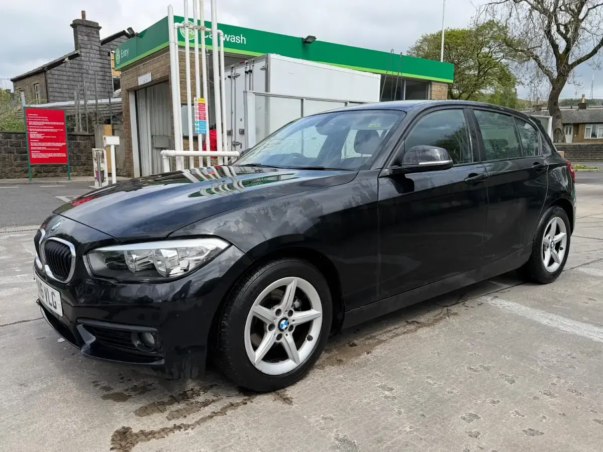 Begagnad BMW 116 Efficient Dynamics 2016 Svart Halvkombi