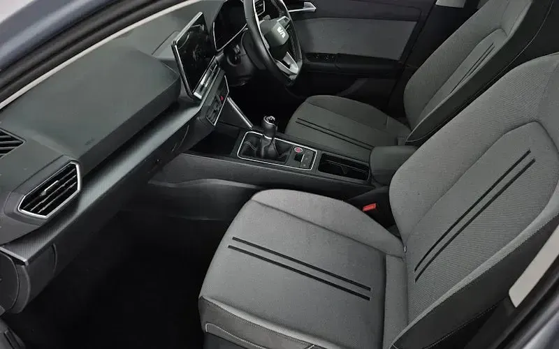 Begagnad Seat Leon SE Dynamic 110 HK (80 kW) 2022 Silver Halvkombi