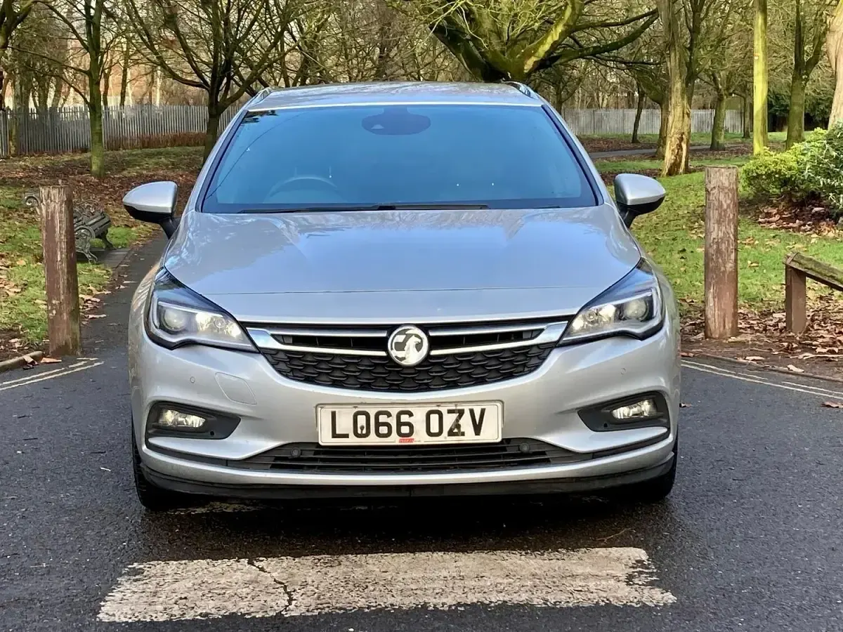 Used Vauxhall Astra SRi 2016 Silver Estate