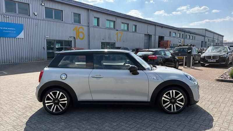 Used Mini Cooper S Exclusive 192 HP (141 kW) 2019 Silver Hatchback
