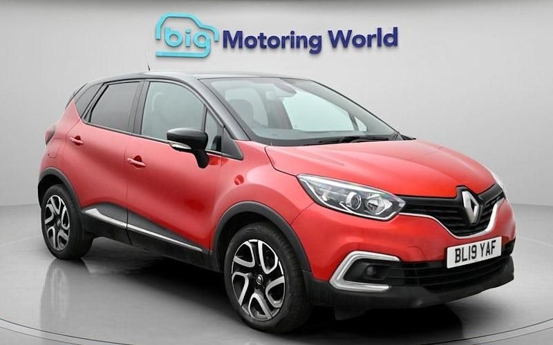 Used Renault Captur Iconic 90 HP (66 kW) 2019 Red/black SUV