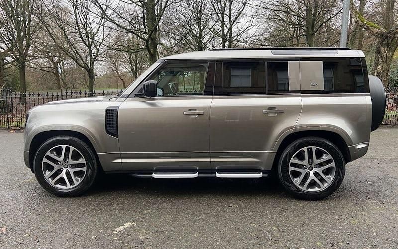 Używany Land Rover Defender 249 KM (183 kW) 2022 Srebrny Kombi