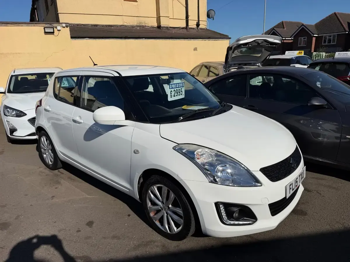 Begagnad Suzuki Swift SZ3 2015 Vit Halvkombi