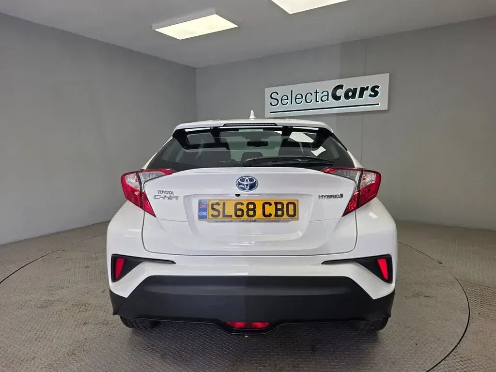 Used Toyota C-HR 122 HP (89 kW) 2018 White SUV