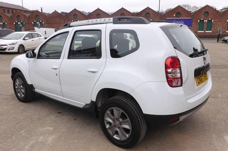 Used Dacia Duster Lauréate 110 HP (80 kW) 2017 White SUV