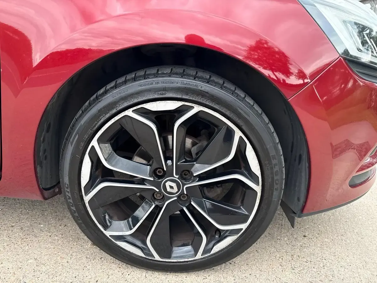 Used Renault Clio IV Dynamique 2017 Red Hatchback