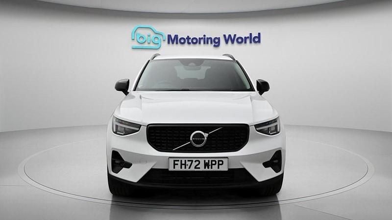 Used Volvo XC40 Plus 211 HP (155 kW) 2023 White SUV