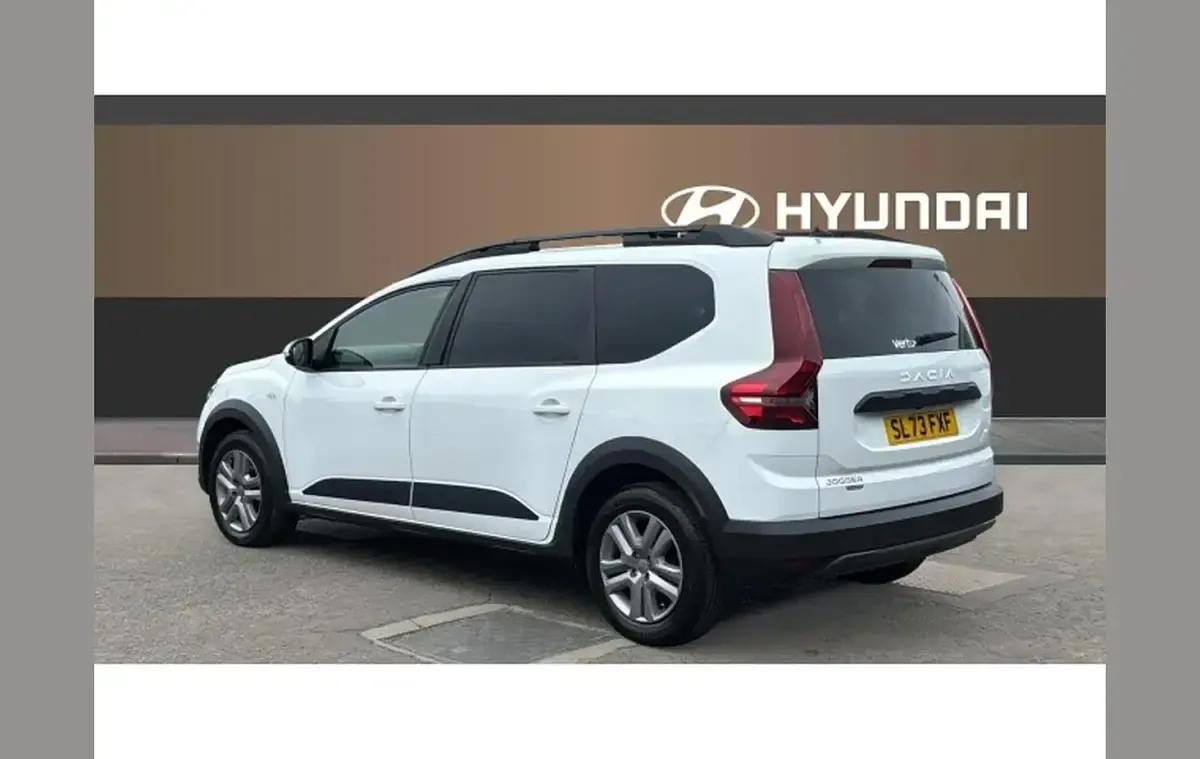 Used Dacia Jogger Expression 141 HP (103 kW) 2023 White MPV