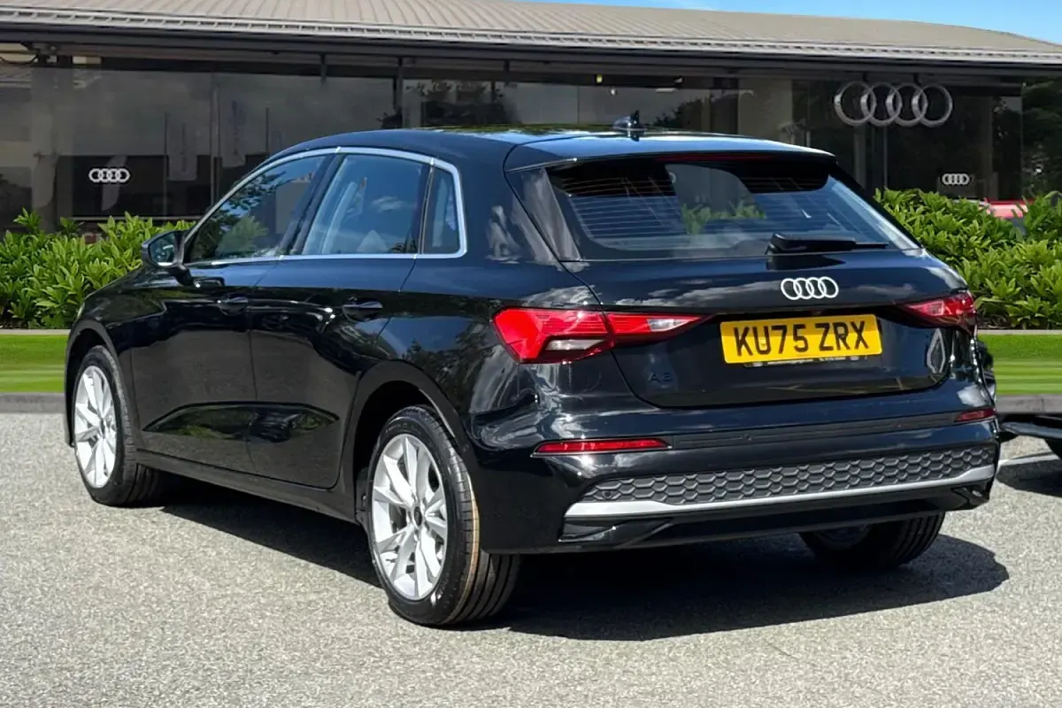 Begagnad Audi A3 Sport 116 HK (85 kW) 2025 Svart Halvkombi