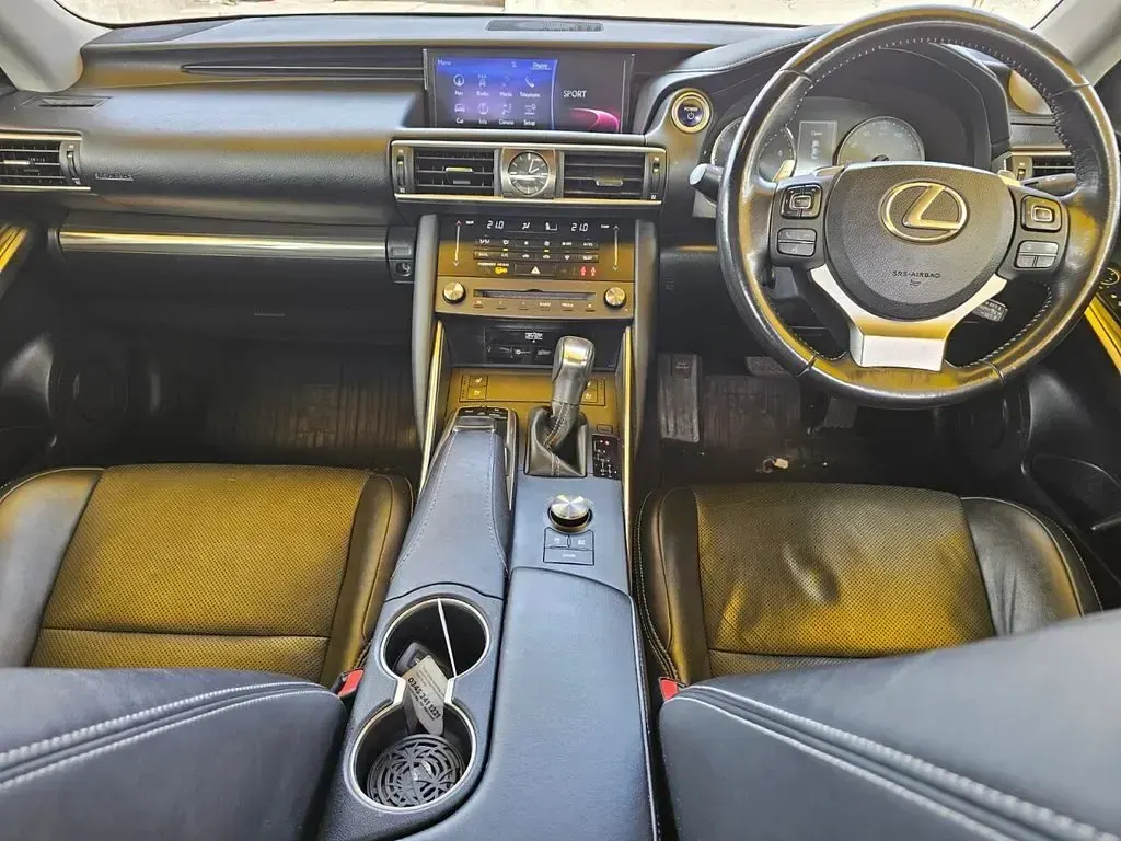 Used Lexus IS300h 2018 White Sedan