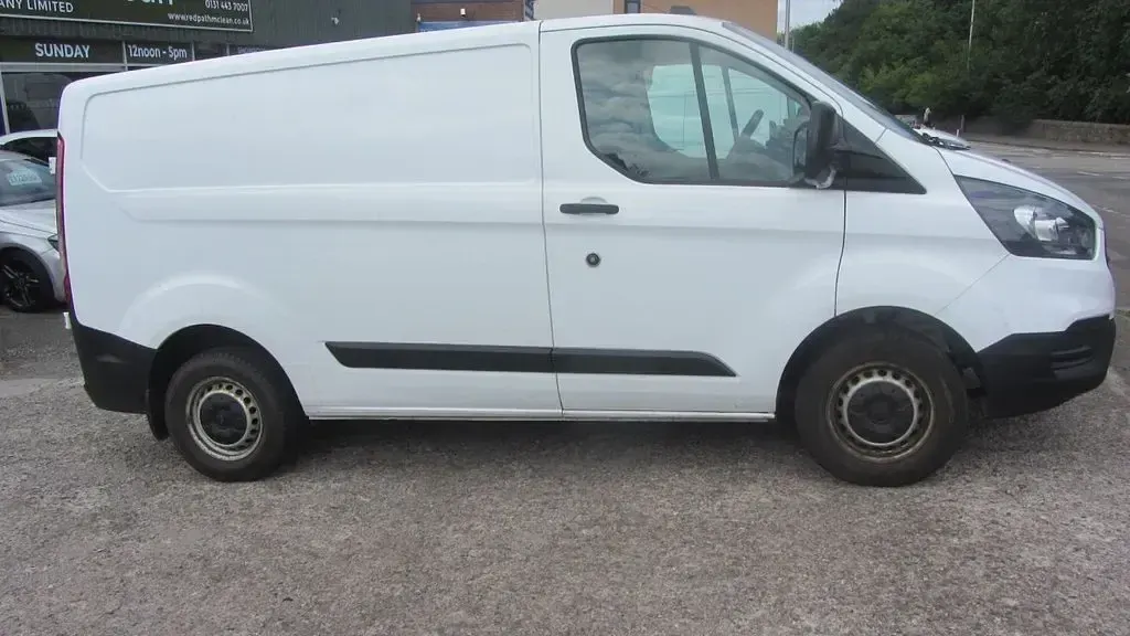 Used Ford Transit Custom 105 HP (77 kW) 2021 White Van